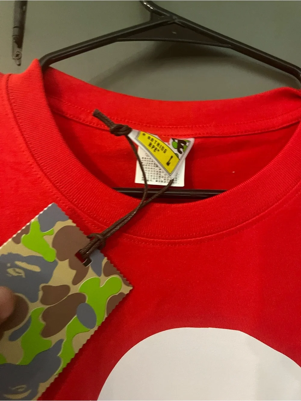 Mens Graphic Design Tee Size L.
